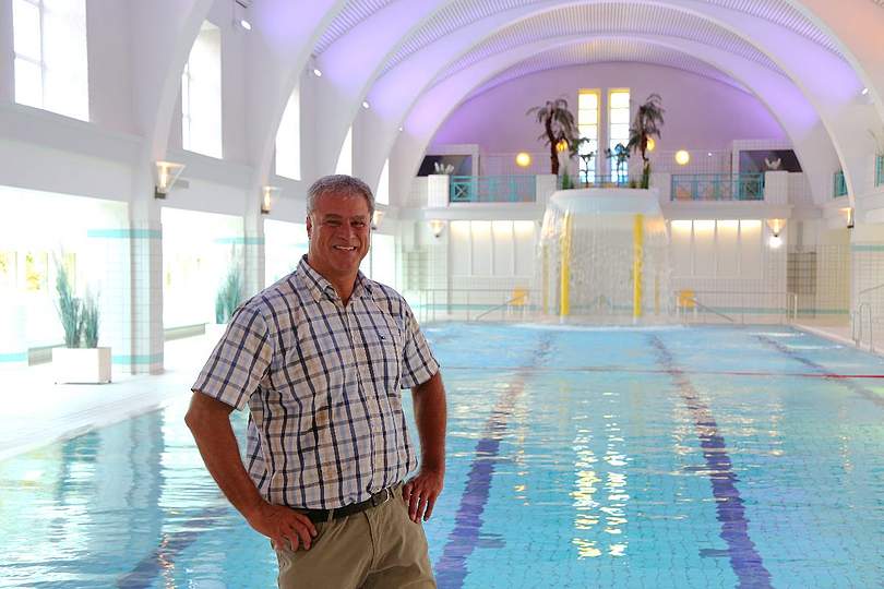 Stadtbad-Leiter Thomas Schmeer freut sich auf die kommende Hallenbadsaison